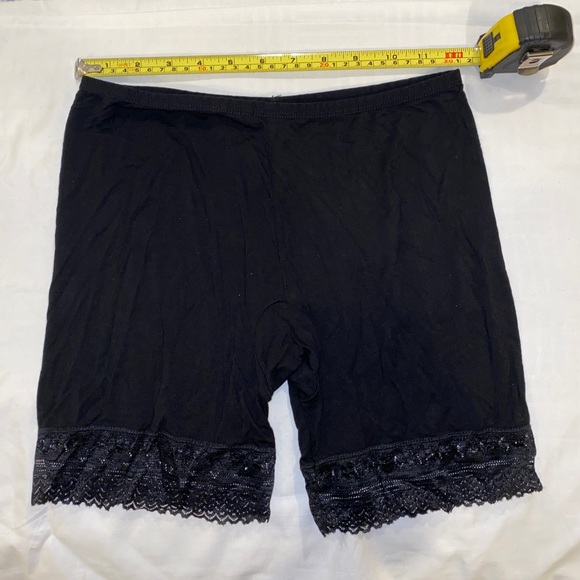 NWOT women’s stretchy shorts slip Size S/M - Picture 3 of 4